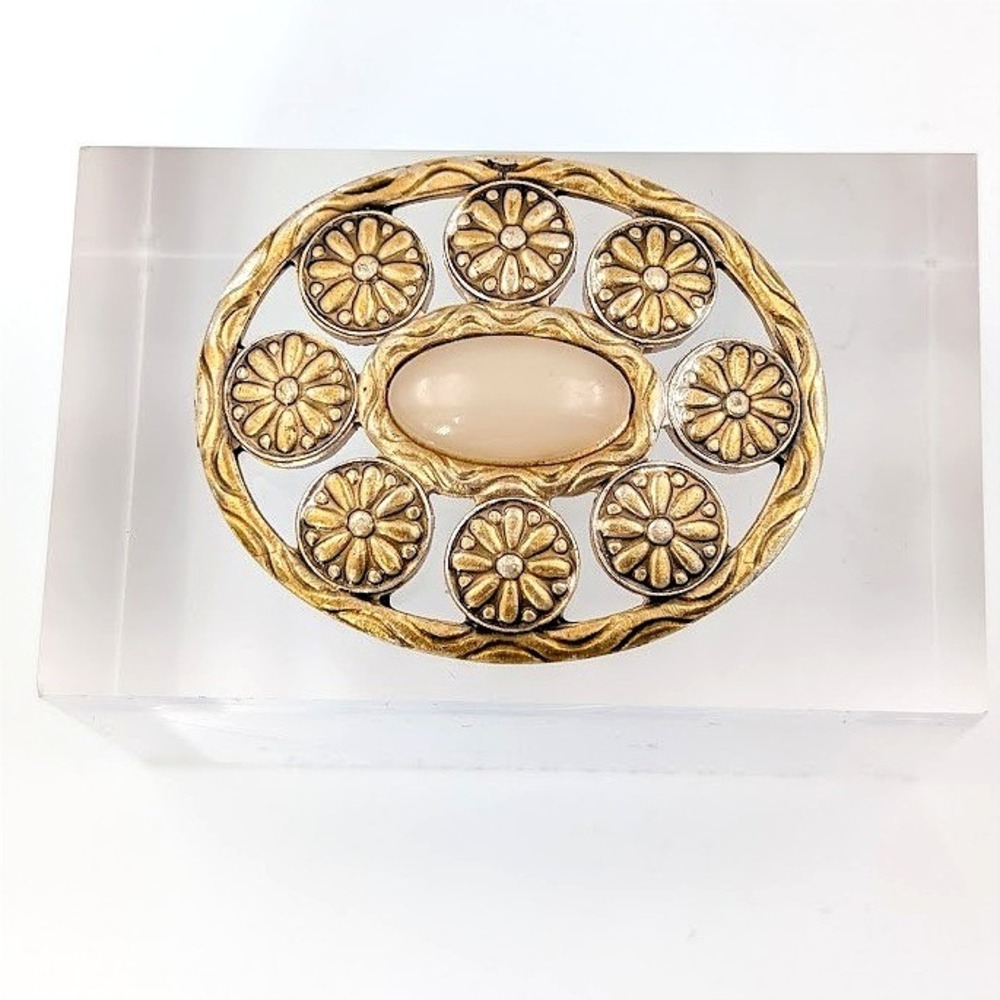 Victorian Revival Brooch Gold Tone Oval‎ Cream Cabochon Floral Marked 1.5K VTG
